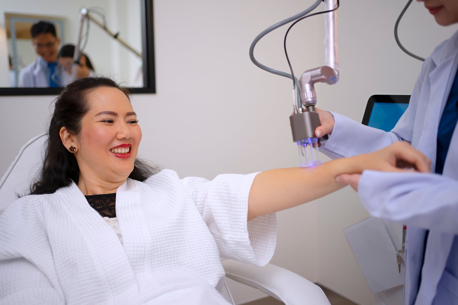 Pretty woman go to use service at beauty clinic. Beauty and health care concept.